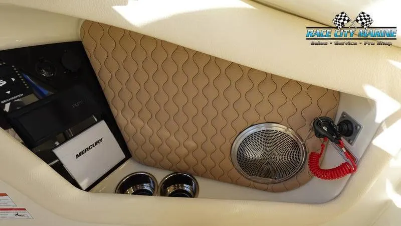 Slide: The Image of Chris-Craft 28GT 2025 - 13