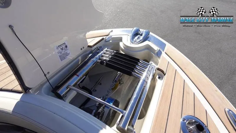 Slide: The Image of Chris-Craft 28GT 2025 - 33