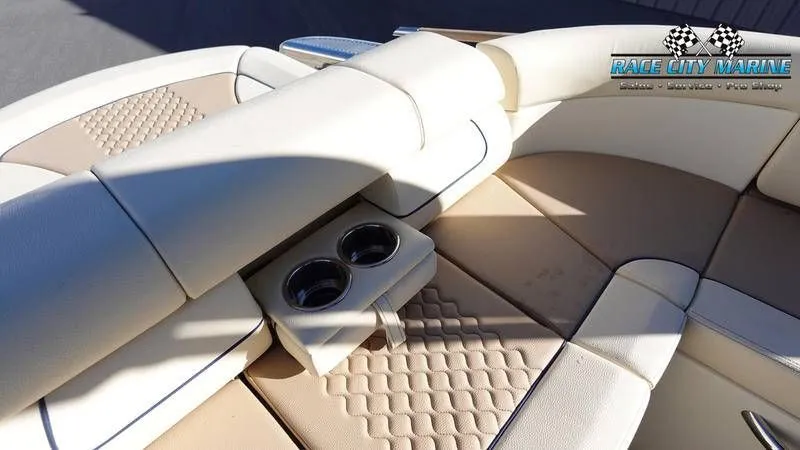 Slide: The Image of Chris-Craft 28GT 2025 - 37