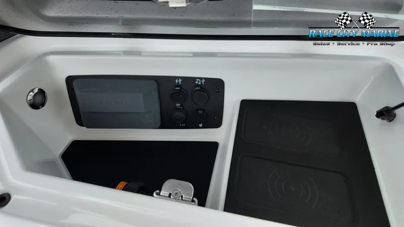 Slide: The Image of Nautique Super Air Nautique S23 2023 - 18