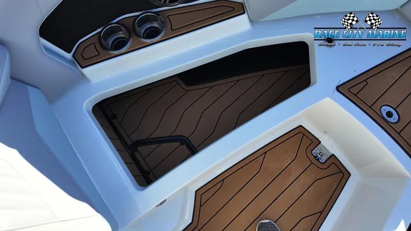 Slide: The Image of Nautique Super Air Nautique S23 2022 - 12