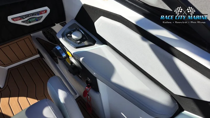 Slide: The Image of Nautique Super Air Nautique S23 2022 - 19