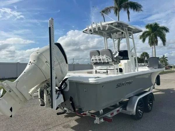 Slide: The Image of Sea Pro 248 Bay 2021 - 7