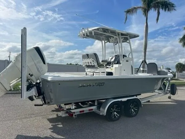 Slide: The Image of Sea Pro 248 Bay 2021 - 8
