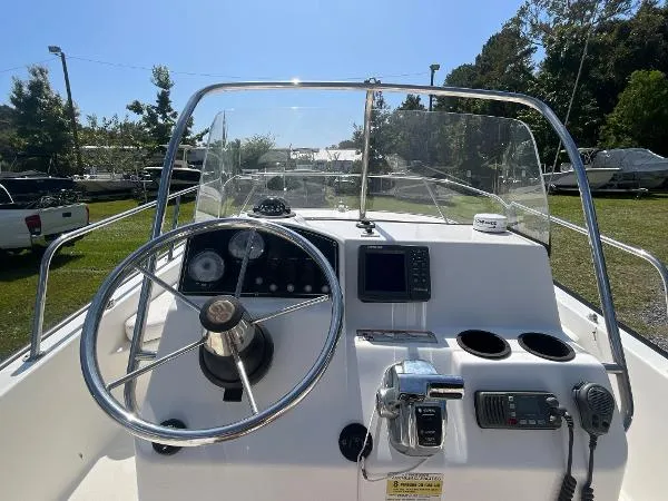 Slide: The Image of Boston Whaler 190 Montauk 2008 - 6