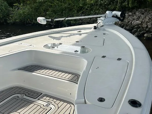 Slide: The Image of Sea Pro 248 2019 - 1