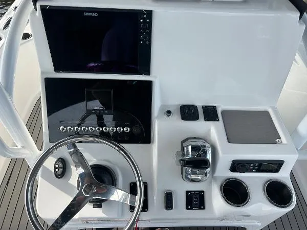 Slide: The Image of Sea Pro 248 2019 - 8