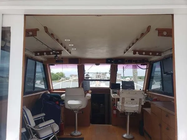 Slide: The Image of Wesmac 38 Pilothouse 1999 - 4