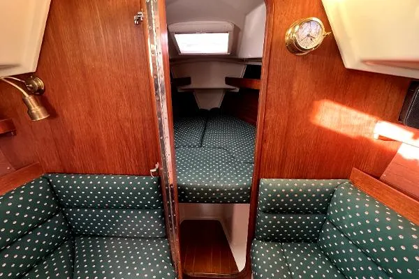 Slide: The Image of Canadian Sailcraft 34 1990 - 5