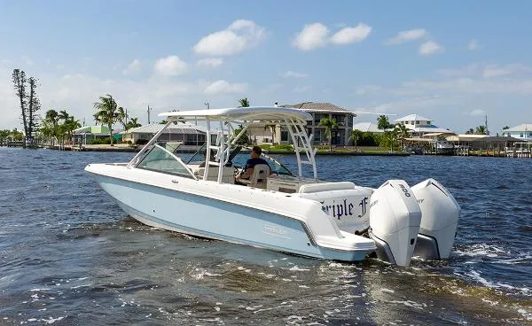 Slide: The Image of Boston Whaler 270 Vantage 2019 - 2
