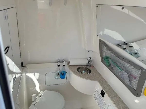 Slide: The Image of Regulator Marine 28 Center Console 2021 - 7