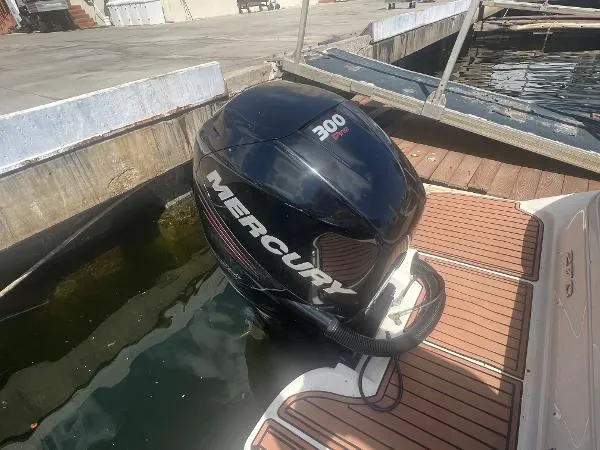 Slide: The Image of Sea Ray 270 Sundeck Outboard 2015 - 10
