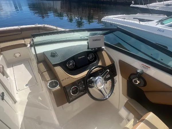 Slide: The Image of Sea Ray 270 Sundeck Outboard 2015 - 11