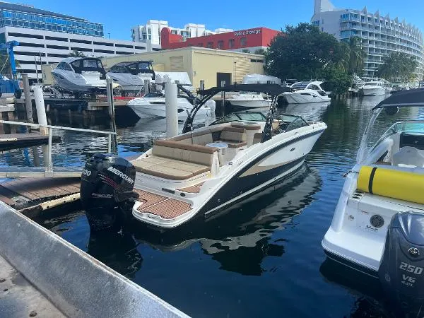 Slide: The Image of Sea Ray 270 Sundeck Outboard 2015 - 2
