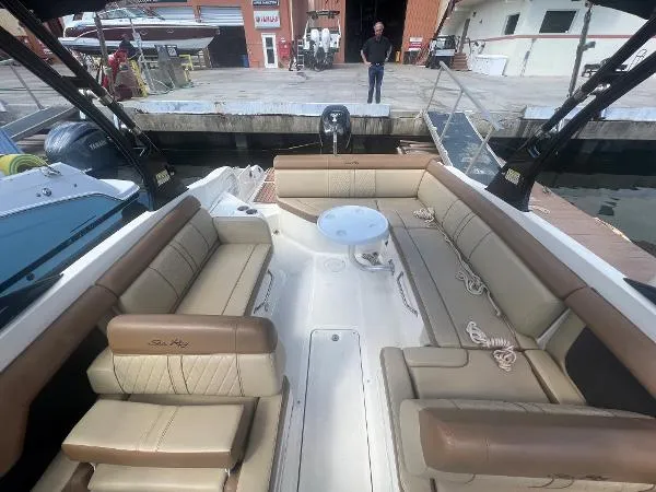 Slide: The Image of Sea Ray 270 Sundeck Outboard 2015 - 3