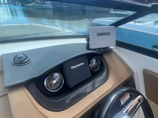 Slide: The Image of Sea Ray 270 Sundeck Outboard 2015 - 6