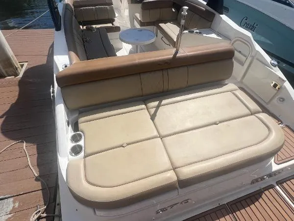 Slide: The Image of Sea Ray 270 Sundeck Outboard 2015 - 9