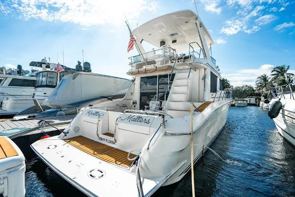 Slide: The Image of Sea Ray 550 Sedan Bridge 1998 - 5