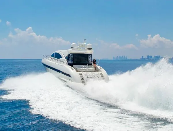 Slide: The Image of Mangusta 72 2001 - 1