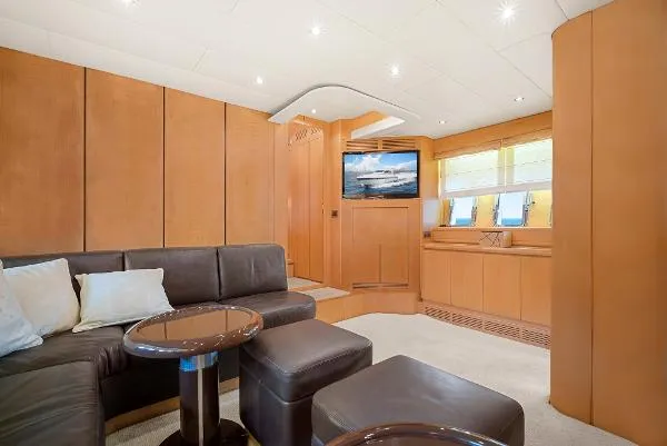 Slide: The Image of Mangusta 72 2001 - 3