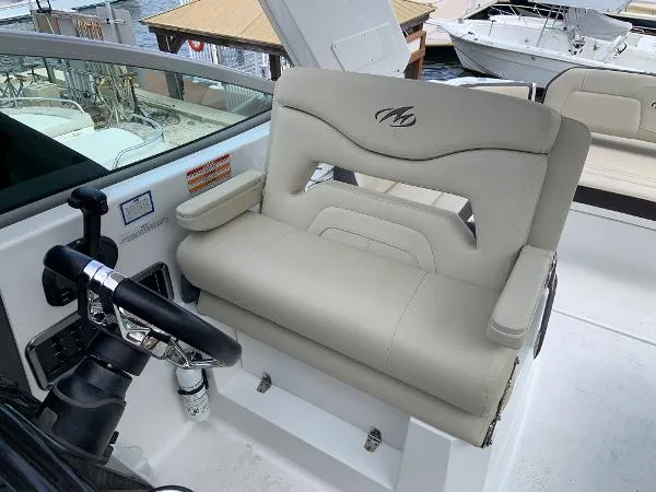 Slide: The Image of Monterey 295 Sport Yacht 2016 - 3