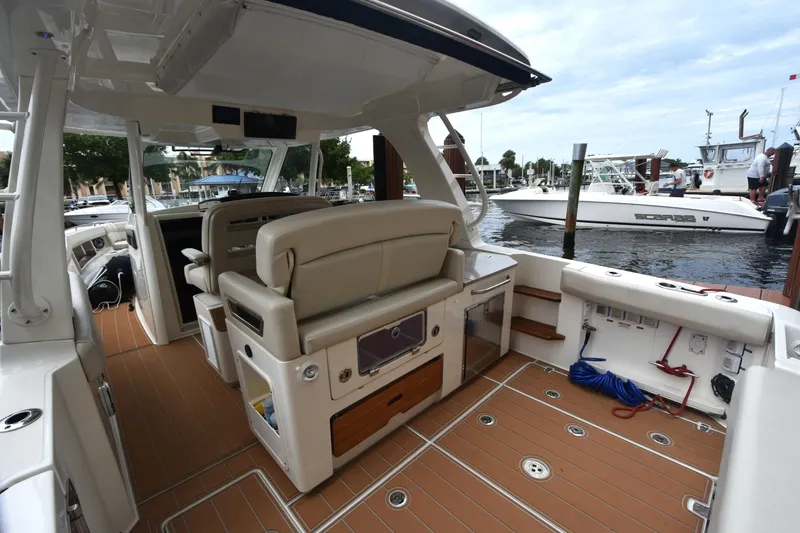 Slide: The Image of Boston Whaler 350 Realm 2020 - 10