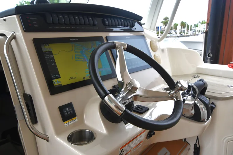 Slide: The Image of Boston Whaler 350 Realm 2020 - 5