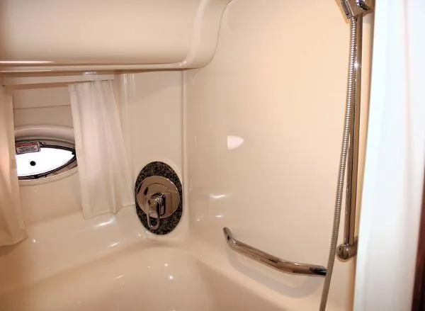 Slide: The Image of Sea Ray 44 Sundancer 2006 - 8