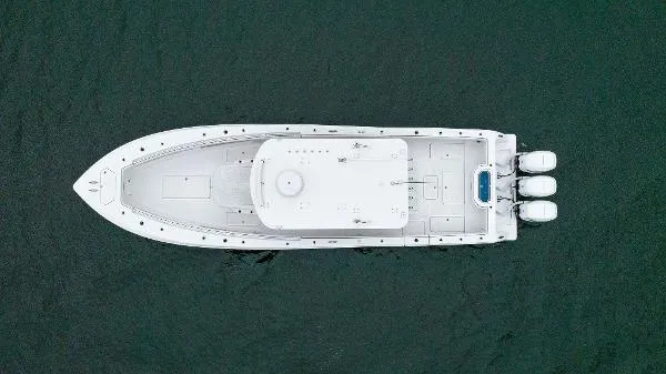 Slide: The Image of Invincible 39 Open Fisherman 2021 - 9