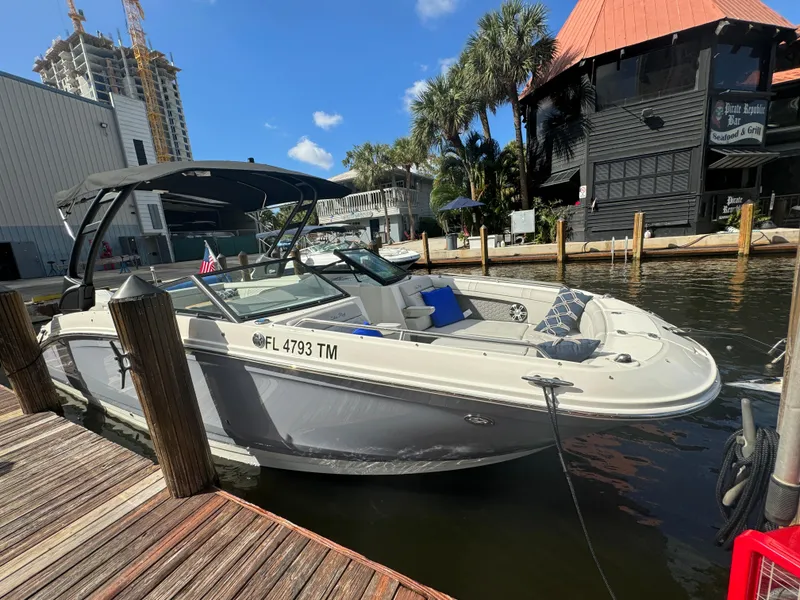 Slide: The Image of Sea Ray 270SD-OB 2023 - 0
