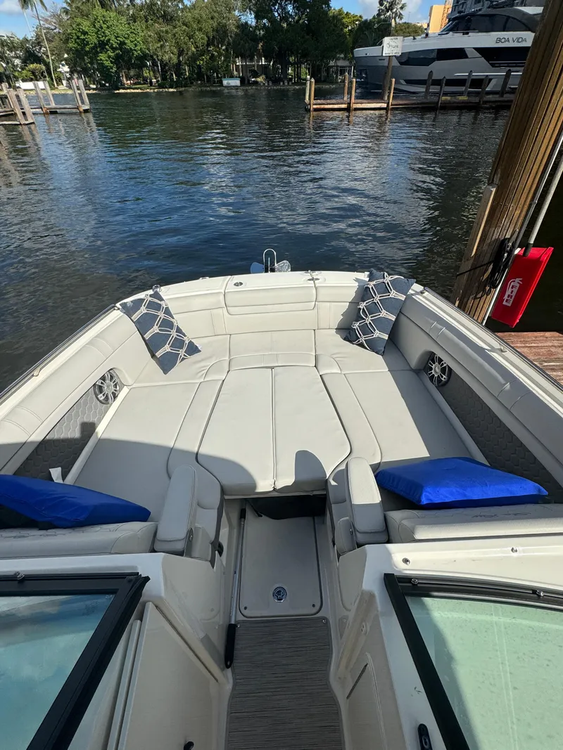 Slide: The Image of Sea Ray 270SD-OB 2023 - 7