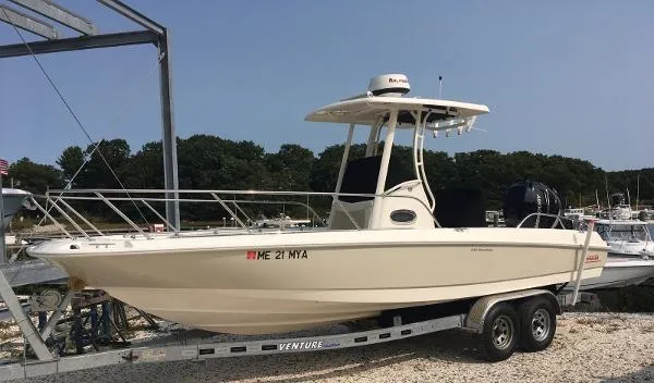 Slide: The Image of Boston Whaler Dauntless 240 2018 - 0