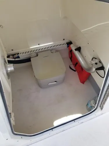Slide: The Image of Boston Whaler Dauntless 240 2018 - 11