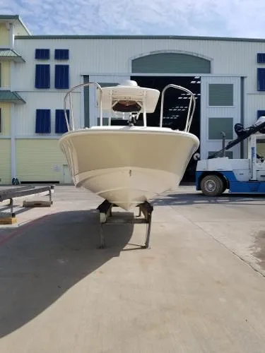 Slide: The Image of Boston Whaler Dauntless 240 2018 - 2