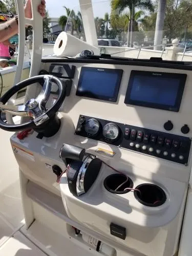Slide: The Image of Boston Whaler Dauntless 240 2018 - 4