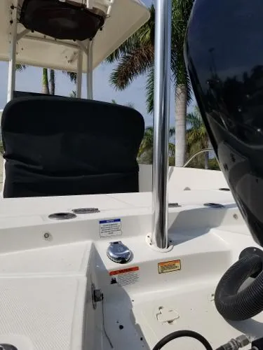 Slide: The Image of Boston Whaler Dauntless 240 2018 - 6