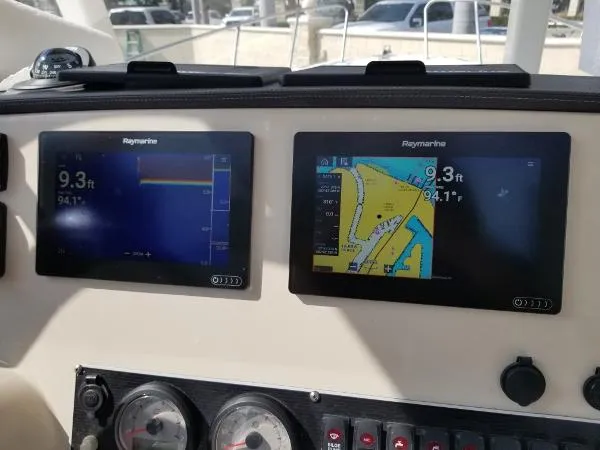 Slide: The Image of Boston Whaler Dauntless 240 2018 - 8