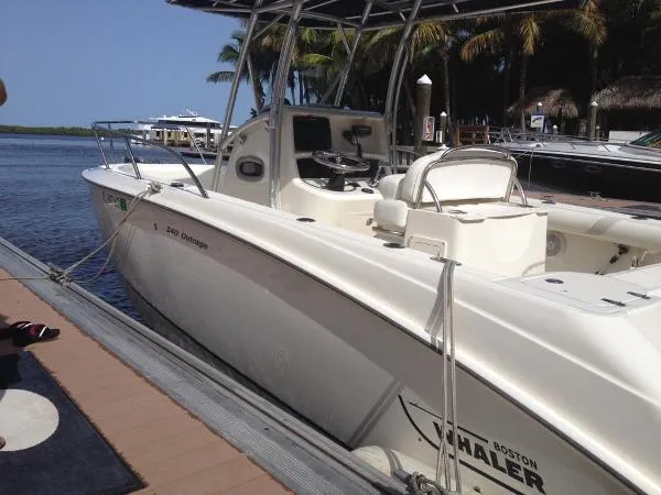 Slide: The Image of Boston Whaler 240 Outrage 2007 - 1