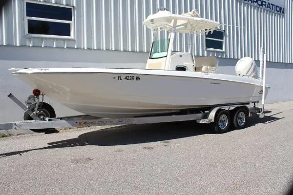 Slide: The Image of Boston Whaler 240 Dauntless 2018 - 0