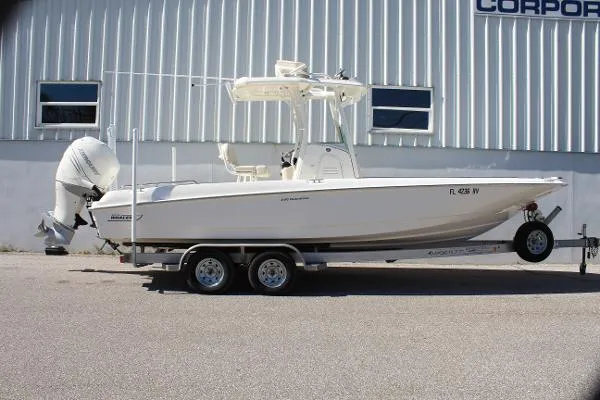 Slide: The Image of Boston Whaler 240 Dauntless 2018 - 10
