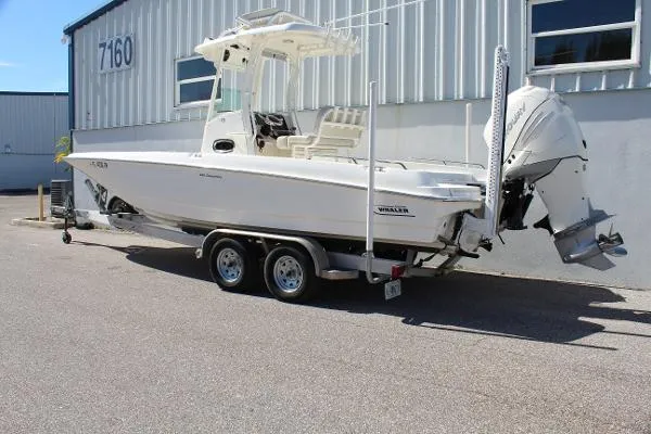 Slide: The Image of Boston Whaler 240 Dauntless 2018 - 5