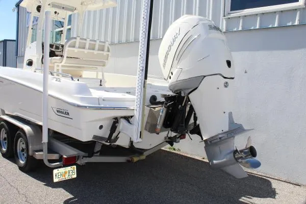 Slide: The Image of Boston Whaler 240 Dauntless 2018 - 6