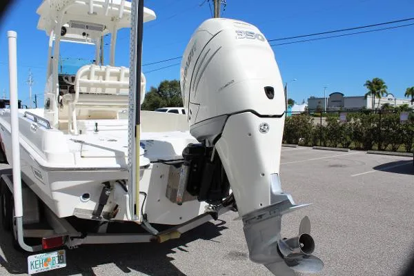 Slide: The Image of Boston Whaler 240 Dauntless 2018 - 7