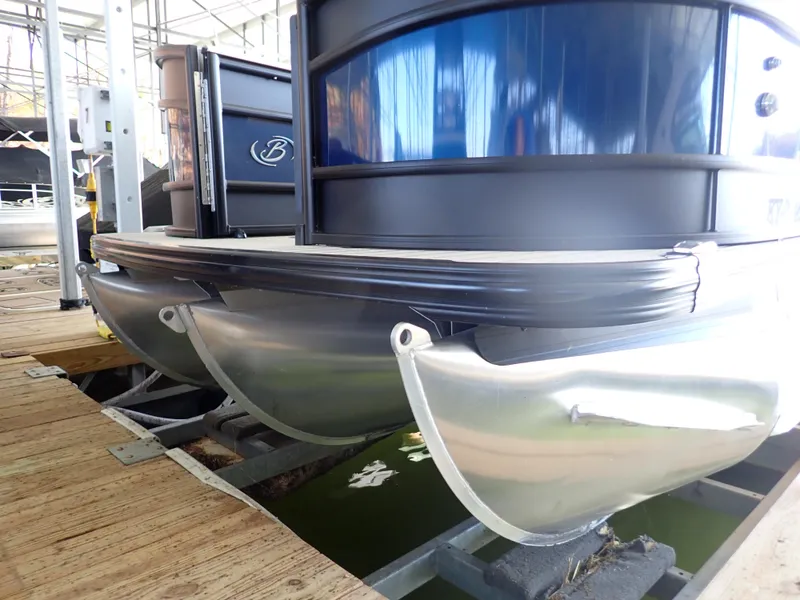 Slide: The Image of Barletta L25UA 2021 - 10