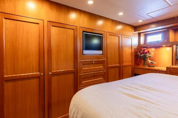 Slide: The Image of Offshore 72 Pilot House 2006 - 10