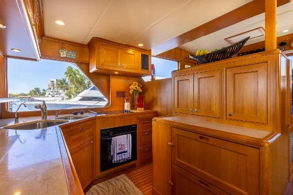 Slide: The Image of Offshore 72 Pilot House 2006 - 4