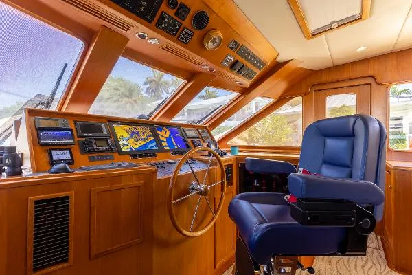 Slide: The Image of Offshore 72 Pilot House 2006 - 5