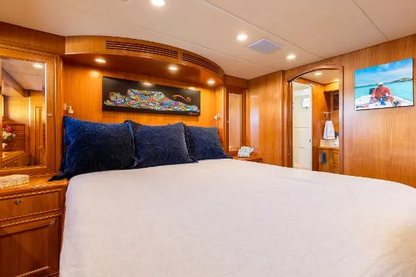 Slide: The Image of Offshore 72 Pilot House 2006 - 8