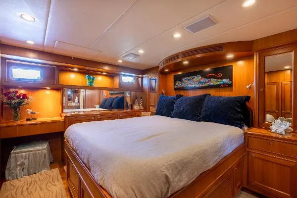 Slide: The Image of Offshore 72 Pilot House 2006 - 9