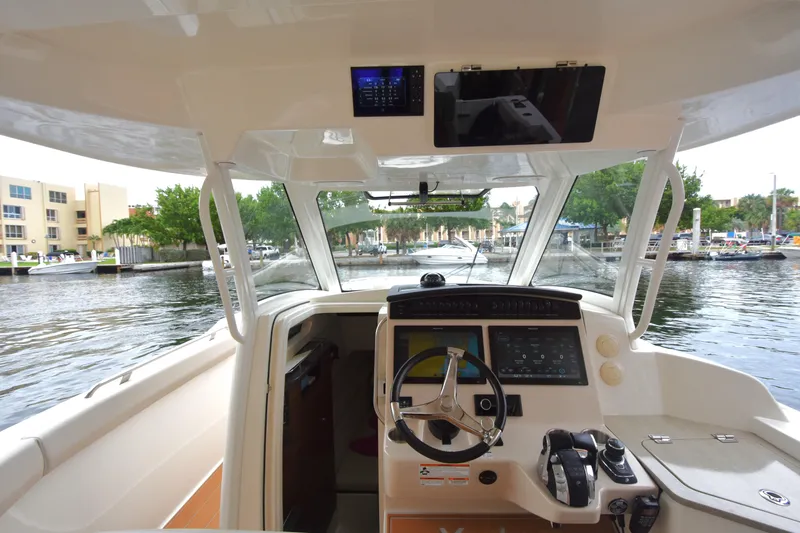 Slide: The Image of Boston Whaler 350 Realm 2020 - 3